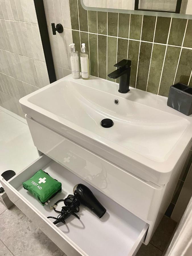 Newly Refurbished 2 Bedroom Apartment In South London Bagian luar foto